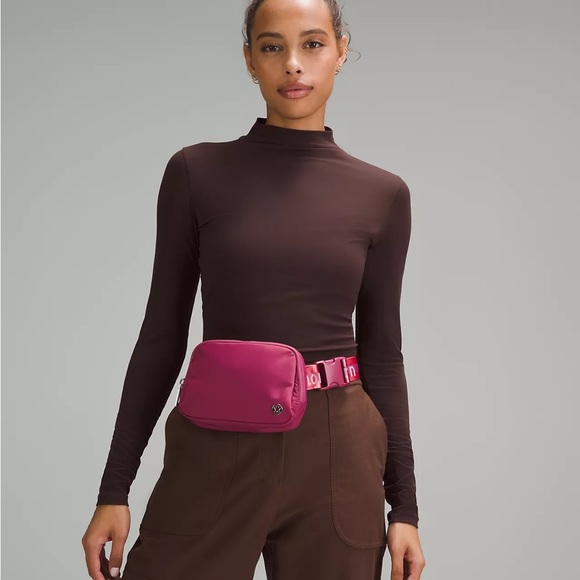 Lululemon Everywhere Belt Bag 1L Wordmark- Washed Mauve/Sakura Pink/White - Picture 5 of 9